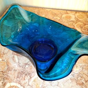 Vintage Blue Art Glass Bowl.